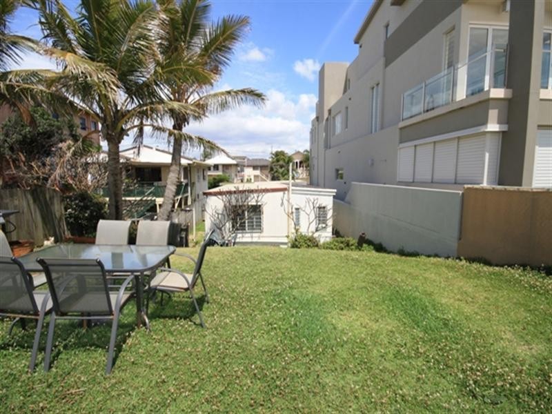 127 Jefferson Lane, Palm Beach QLD 4221