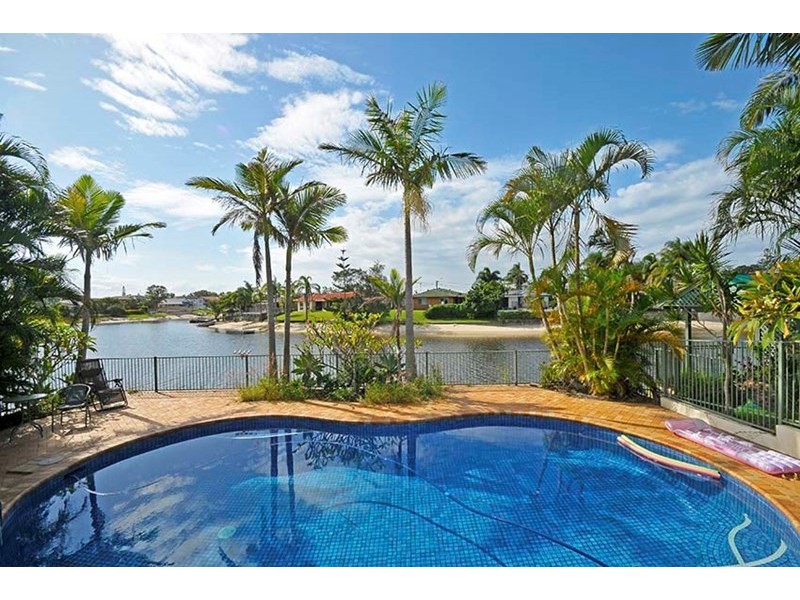 16 Gretel Drive, Mermaid Waters QLD 4218