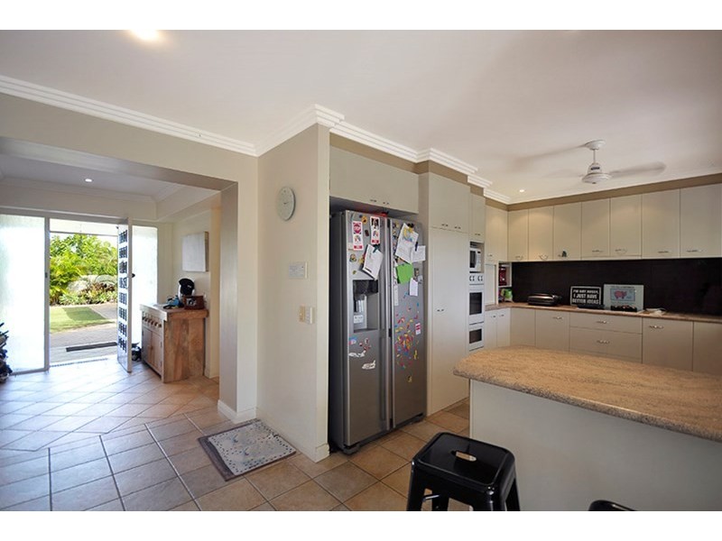 16 Gretel Drive, Mermaid Waters QLD 4218