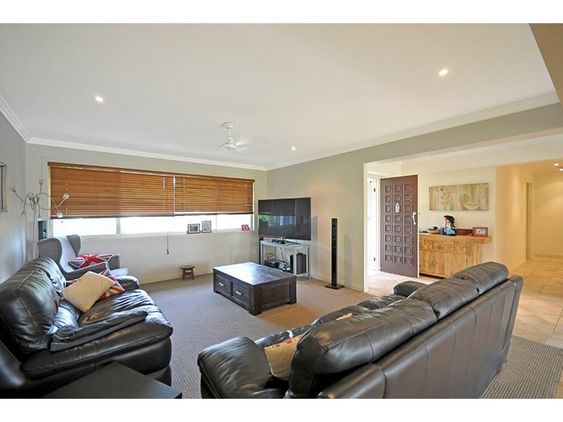 16 Gretel Drive, Mermaid Waters QLD 4218