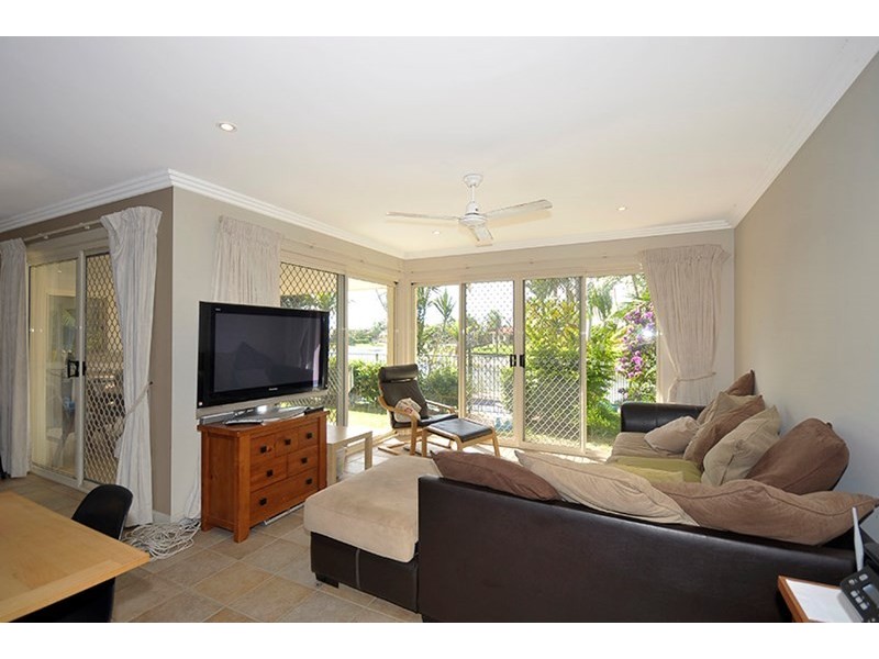 16 Gretel Drive, Mermaid Waters QLD 4218