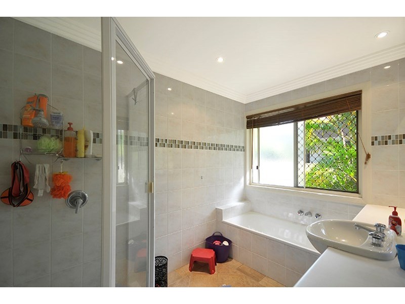 16 Gretel Drive, Mermaid Waters QLD 4218