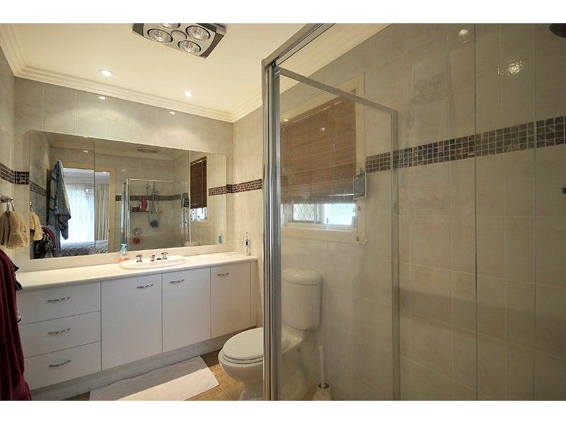 16 Gretel Drive, Mermaid Waters QLD 4218