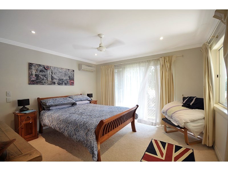 16 Gretel Drive, Mermaid Waters QLD 4218