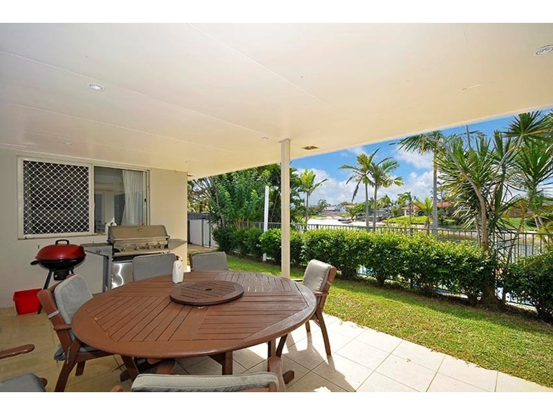 16 Gretel Drive, Mermaid Waters QLD 4218