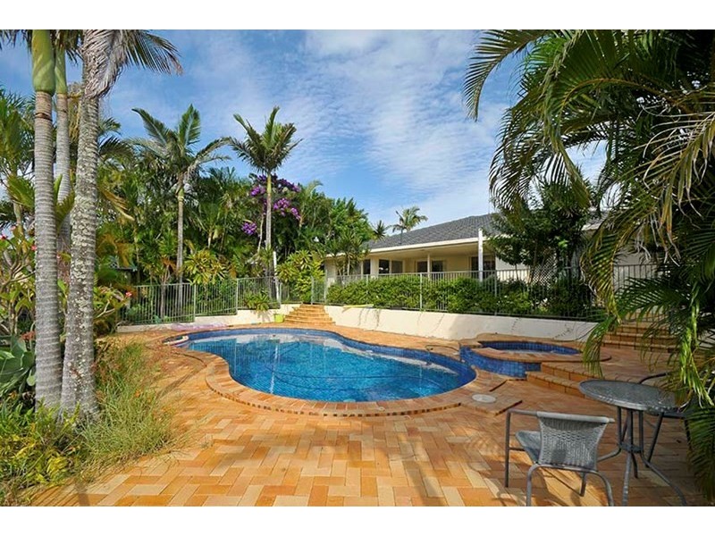 16 Gretel Drive, Mermaid Waters QLD 4218