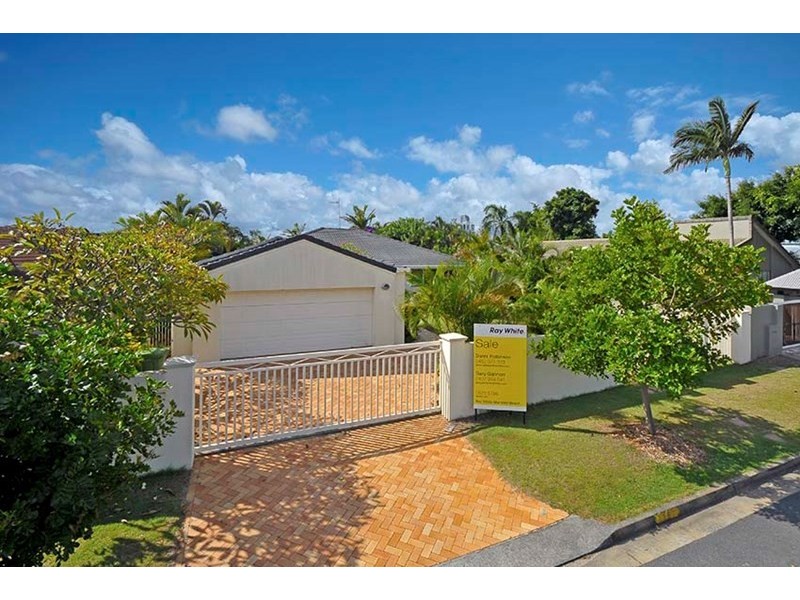 16 Gretel Drive, Mermaid Waters QLD 4218