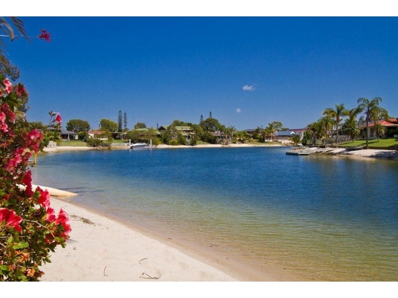 16 Gretel Drive, Mermaid Waters QLD 4218