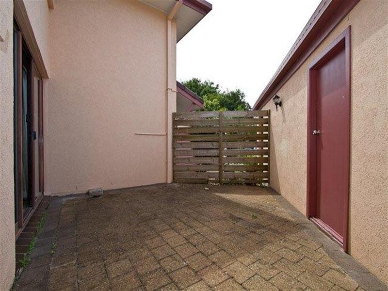 3/6 Dunlop Court, Mermaid Waters QLD 4218