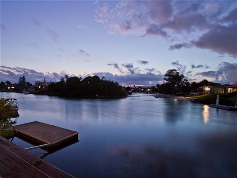 5 Savoy Drive, Broadbeach Waters QLD 4218