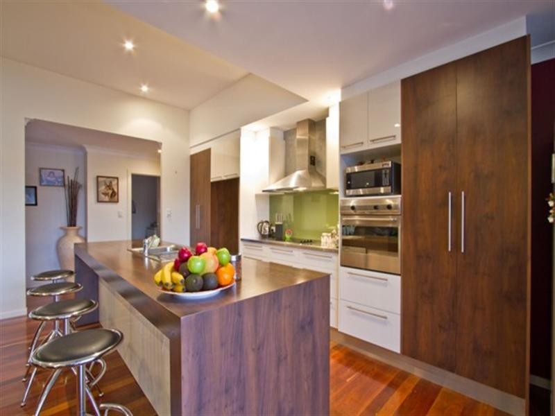 5 Savoy Drive, Broadbeach Waters QLD 4218