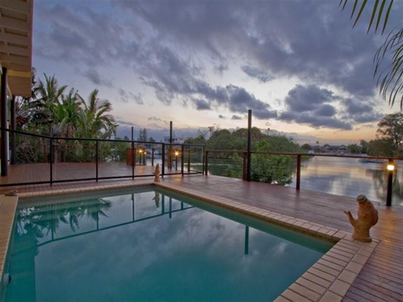 5 Savoy Drive, Broadbeach Waters QLD 4218