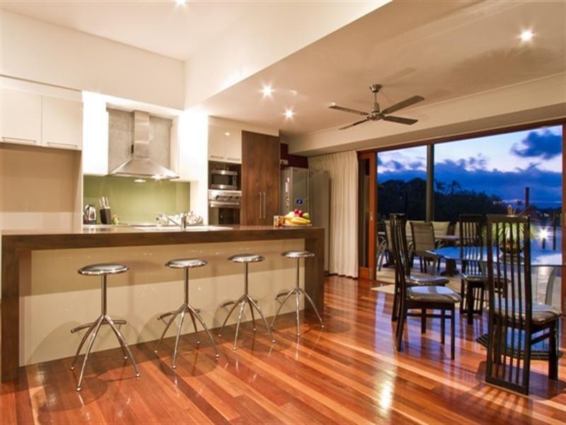 5 Savoy Drive, Broadbeach Waters QLD 4218