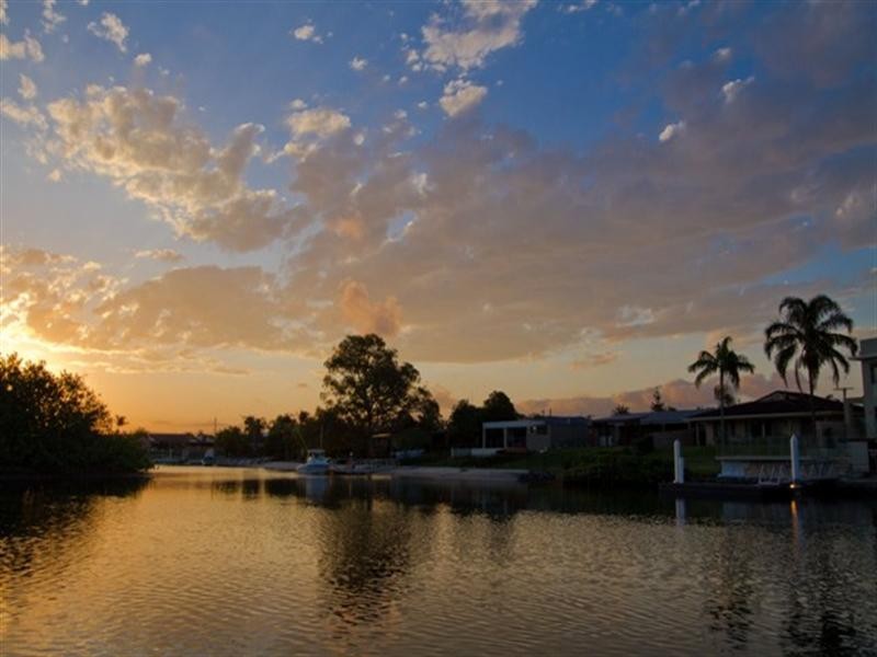 5 Savoy Drive, Broadbeach Waters QLD 4218