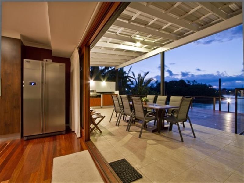 5 Savoy Drive, Broadbeach Waters QLD 4218