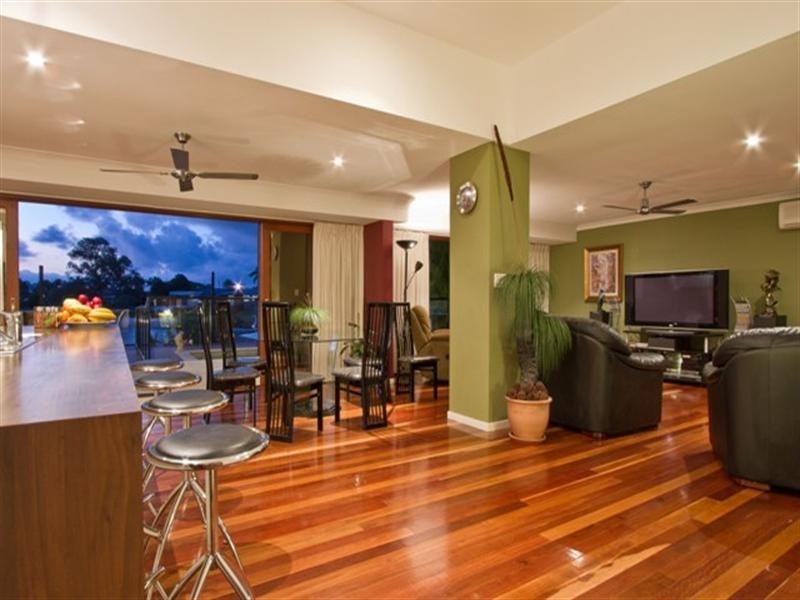 5 Savoy Drive, Broadbeach Waters QLD 4218