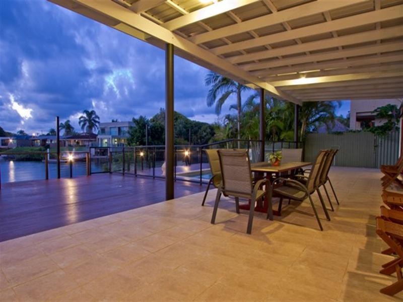 5 Savoy Drive, Broadbeach Waters QLD 4218