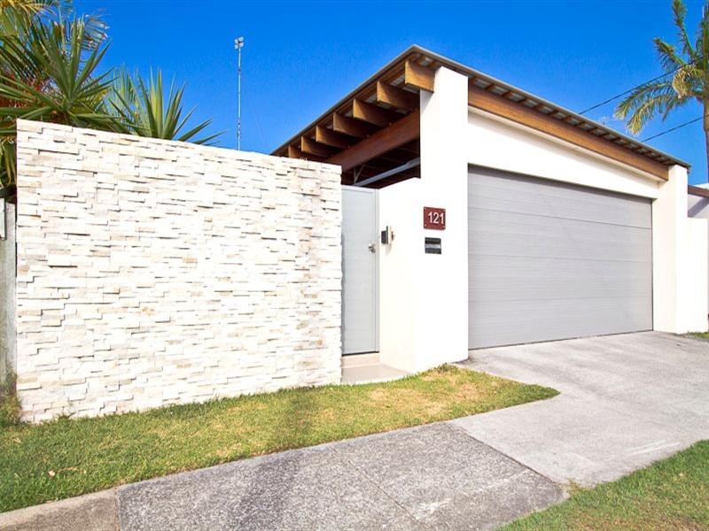 121 Nobby Parade, Miami QLD 4220