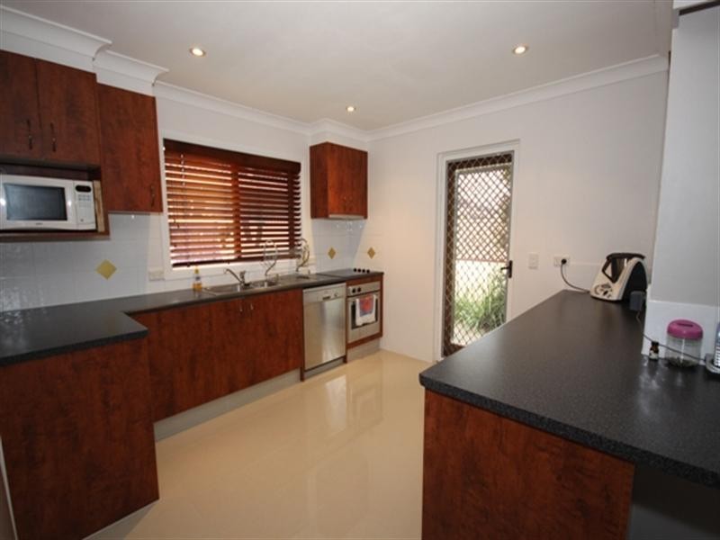 2/21 Adams Avenue, Miami QLD 4220