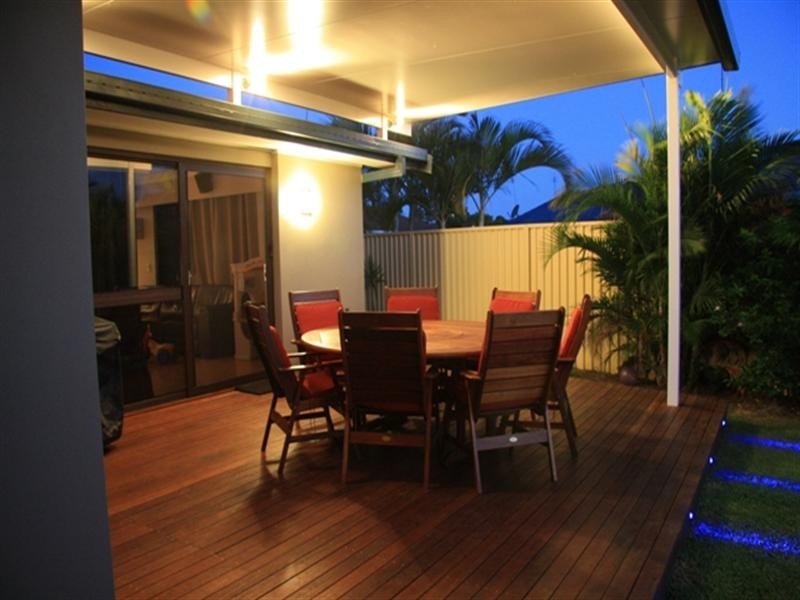 2/21 Adams Avenue, Miami QLD 4220