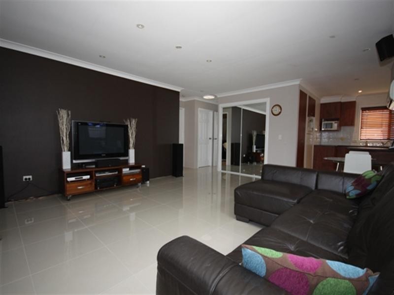 2/21 Adams Avenue, Miami QLD 4220