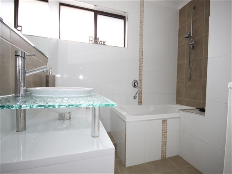 2/21 Adams Avenue, Miami QLD 4220