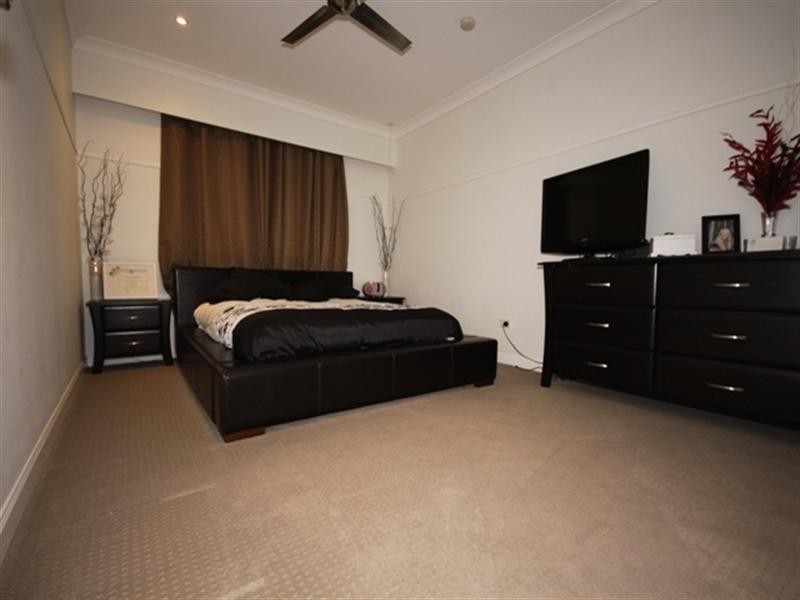 2/21 Adams Avenue, Miami QLD 4220