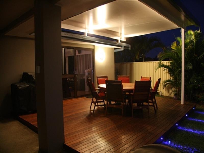 2/21 Adams Avenue, Miami QLD 4220