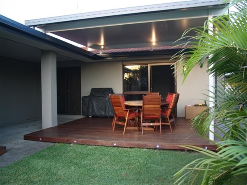 2/21 Adams Avenue, Miami QLD 4220