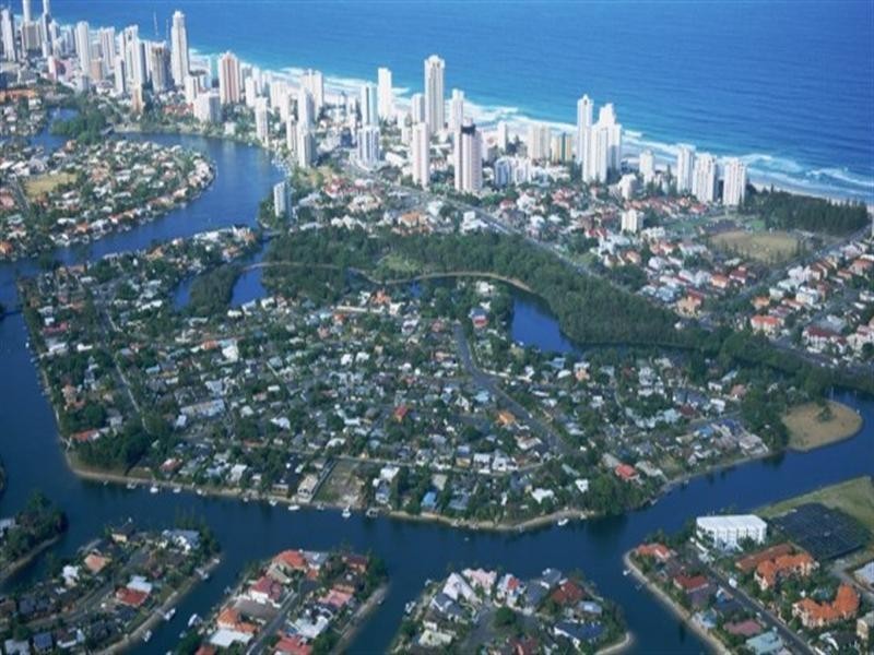 32 Boongala Road, Broadbeach Waters QLD 4218