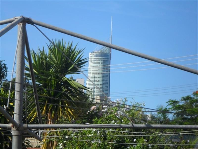 32 Boongala Road, Broadbeach Waters QLD 4218