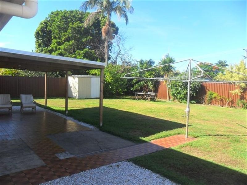 32 Boongala Road, Broadbeach Waters QLD 4218