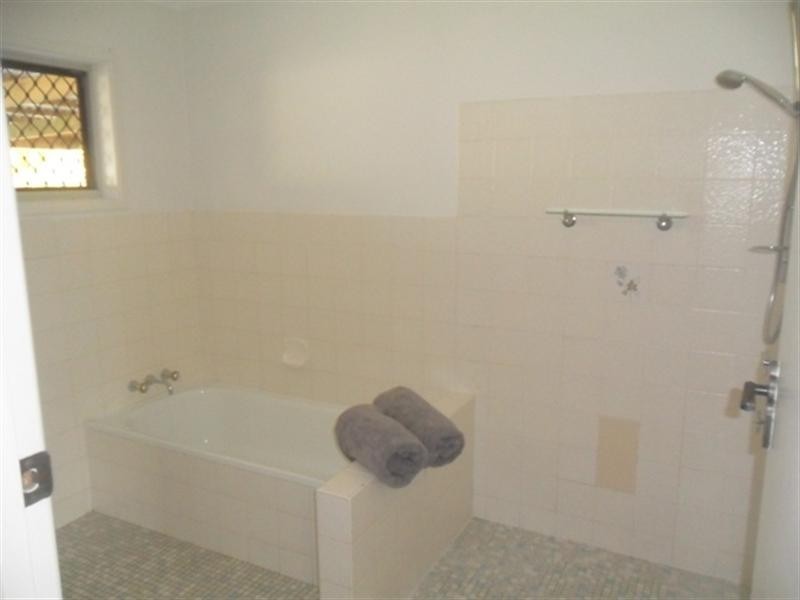 32 Boongala Road, Broadbeach Waters QLD 4218