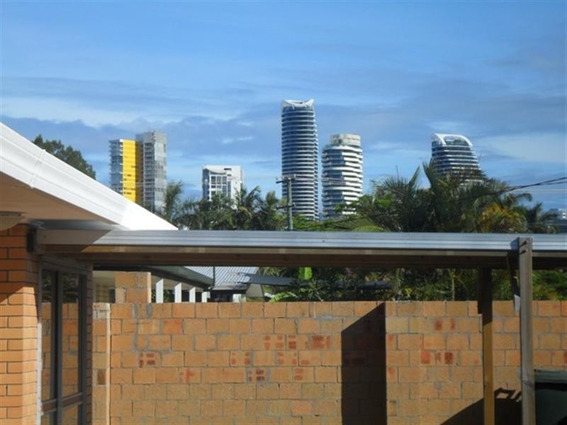 32 Boongala Road, Broadbeach Waters QLD 4218