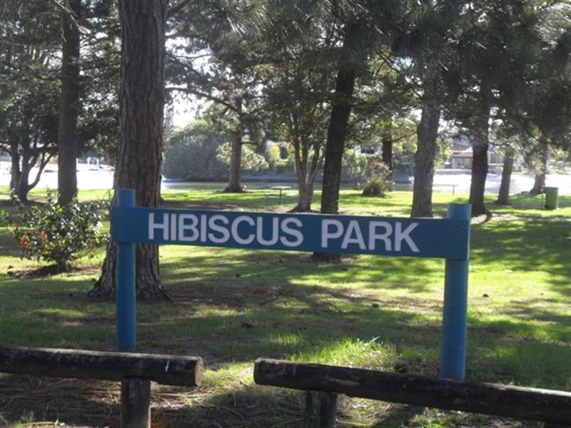 32 Boongala Road, Broadbeach Waters QLD 4218