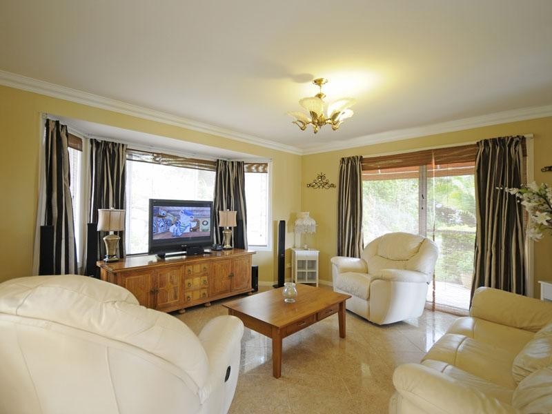 11 Buckingham Way, Elanora QLD 4221