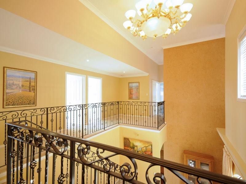 11 Buckingham Way, Elanora QLD 4221