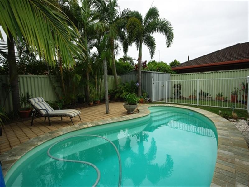 1/11 Logan Avenue, Miami QLD 4220