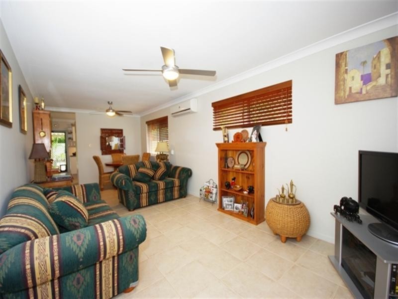 1/11 Logan Avenue, Miami QLD 4220