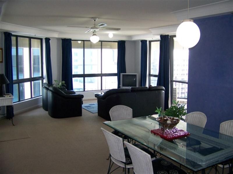 11-1/15 Victoria Avenue, Broadbeach QLD 4218