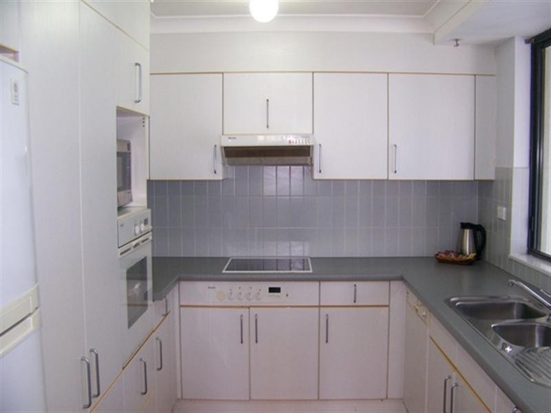 11-1/15 Victoria Avenue, Broadbeach QLD 4218