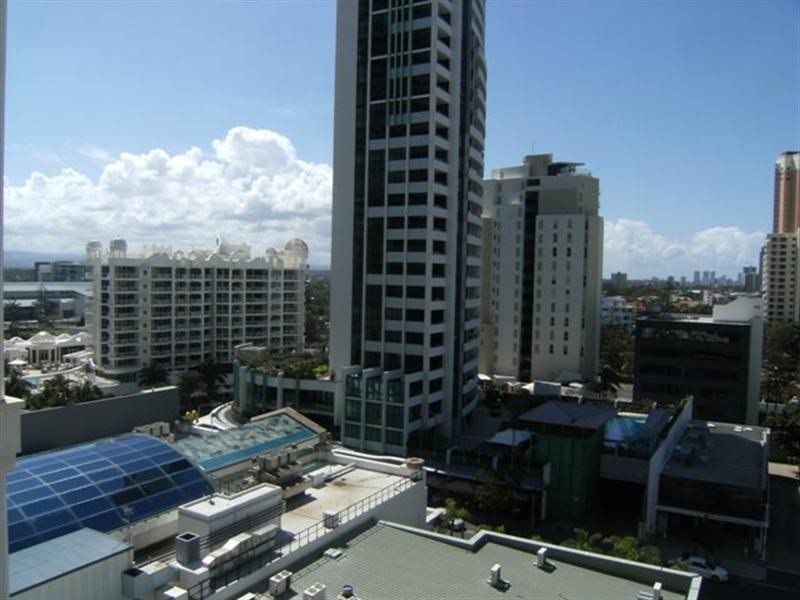 11-1/15 Victoria Avenue, Broadbeach QLD 4218
