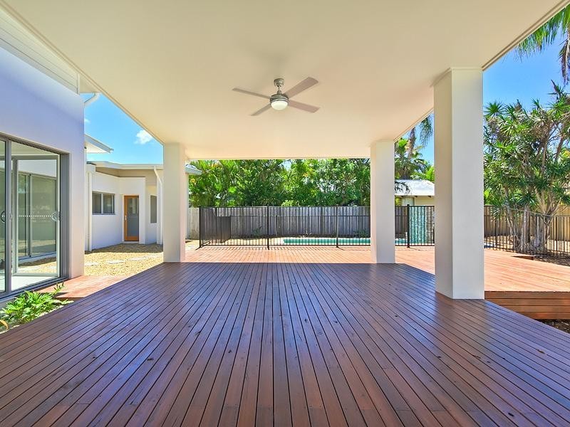 26 Boongala Road, Broadbeach Waters QLD 4218