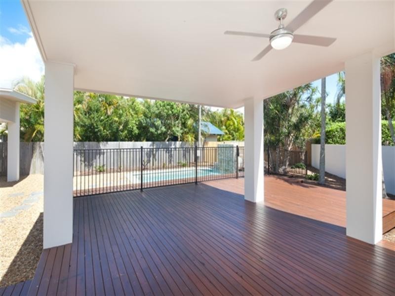 26 Boongala Road, Broadbeach Waters QLD 4218