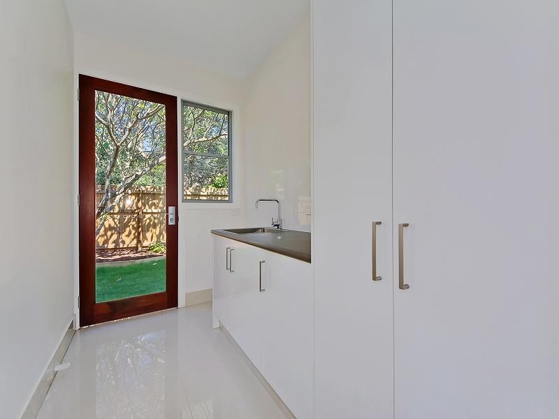 26 Boongala Road, Broadbeach Waters QLD 4218