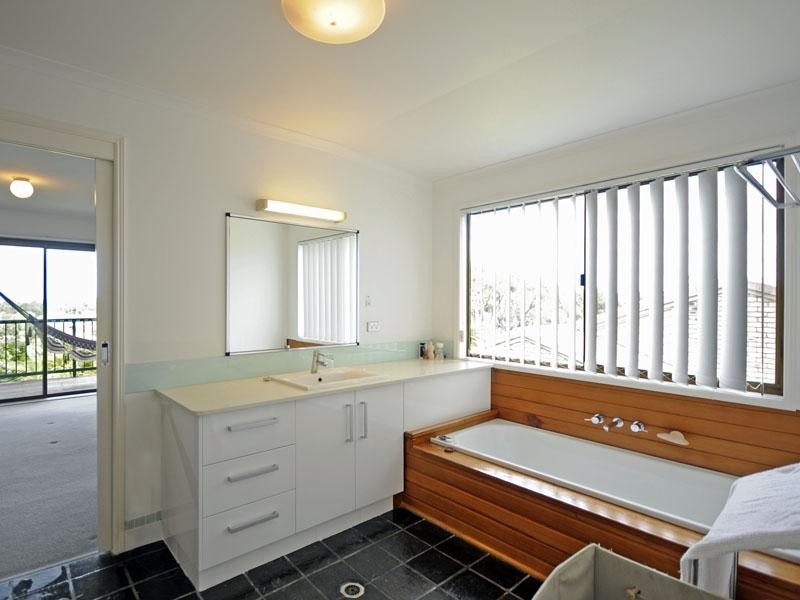 17 Ballidu Close, Elanora QLD 4221