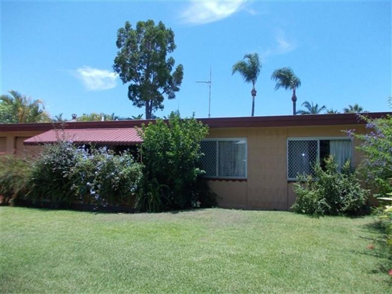 20 Ilkinia Avenue, Broadbeach Waters QLD 4218
