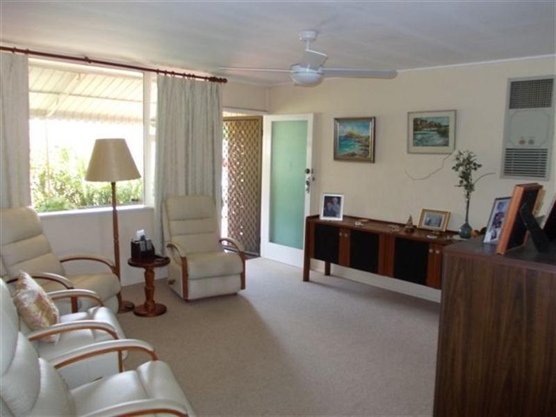 20 Ilkinia Avenue, Broadbeach Waters QLD 4218