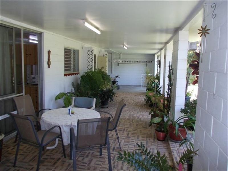 20 Ilkinia Avenue, Broadbeach Waters QLD 4218