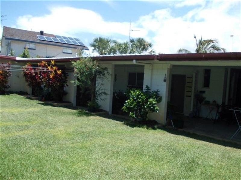 20 Ilkinia Avenue, Broadbeach Waters QLD 4218